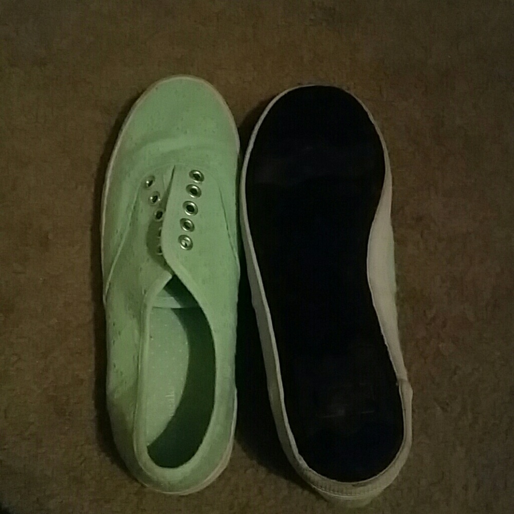 Shoes - Picture 2 of 2